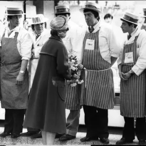 Queen Elizabeth II in Merseyside speaking with local workers Queen Elizabeth II in Merseyside speaking with local workers
