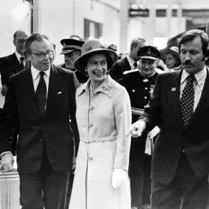 Reine Elizabeth II et le prince Philip lors de la tournée du jubilé d'argent.