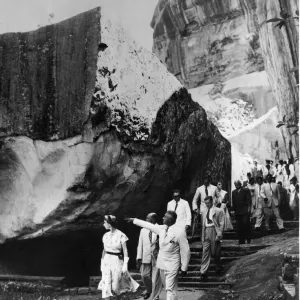 Queen Elizabeth II and Prince Philip at Sigiriya Rock Fortress Print