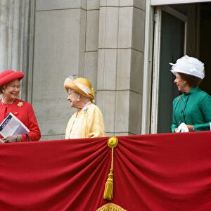 Queen Elizabeth II, Queen Mother & Princess Margaret on the balcony of Buckingham Palace