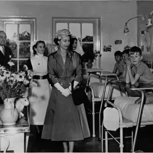 Queen Elizabeth II visits Chester Royal Infirmary Print 1957 Queen Elizabeth II visits Chester Royal Infirmary Print 1957