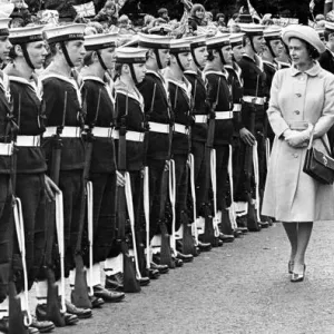 Queen Elizabeth II Silver Jubilee Tour Print 1977 Queen Elizabeth II Silver Jubilee Tour Print 1977