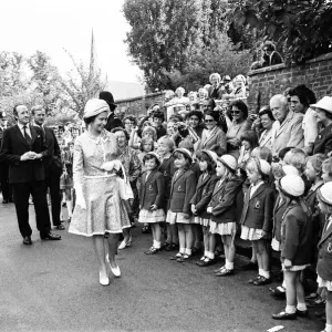 Queen Elizabeth II visits Stratford-upon-Avon, Warwickshire. 27th June 1975