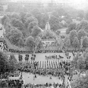 Queen Elizabeth ll Coronation June 1953 Views of Procession Passing The Mall Queen Elizabeth ll Coronation June 1953 Views of Procession Passing The Mall