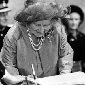Queen Elizabeth the Queen Mother North East Visits Queen Elizabeth Queen Elizabeth the Queen Mother North East Visits Queen Elizabeth