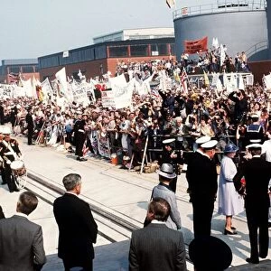 Queen Elizabeth welcomes navy back from Falklands war 1982 after HMS Invincible docks