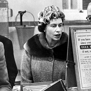 The Queen at Holloway Employment Exchange during visit - November 1960 18 / 11 / 1960