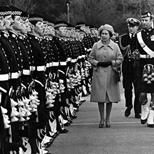 The Queen inspects the 1st Battalion and Argyll Sutherland Highlanders at Catterick