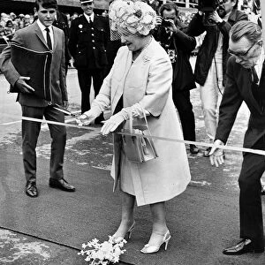 Queen Mother opens Kingston Bridge, Glasgow, 1970