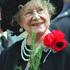 The Queen Mother at Westminster Abbey garden of remembrance 06 / 11 / 1992