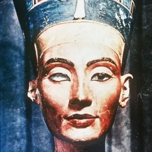 Queen Nefertiti MSI Egyptian sculpture. Circa 1970 Queen Nefertiti MSI Egyptian sculpture. Circa 1970
