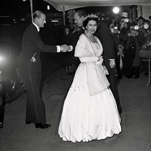 THE QUEEN AND PRINCE PHILIP ARRIVE FOR THE FILM PREMIER OF LAWRENCE OF ARABIA