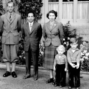 The Queen and Prince Philip with Family pose at Balmoral Print