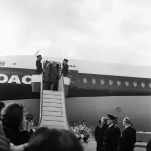 The Queen and Princess Anne, pictured at London Heathrow Airport, 2nd March 1970 The Queen and Princess Anne, pictured at London Heathrow Airport, 2nd March 1970