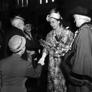 The Queen visits Sutton Coldfield Town Hall Print 3rd August 1957 The Queen visits Sutton Coldfield Town Hall Print 3rd August 1957
