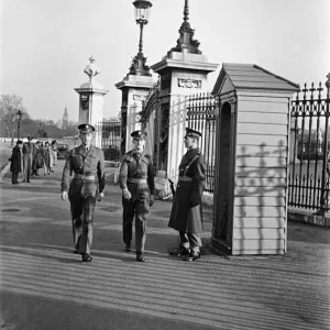 Die Königsgarde in Buckingham-Palast, London, um Februar 1948