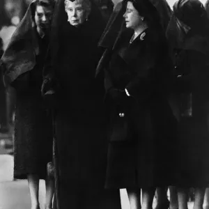Three Queens. Queen Elizabeth, Queen Mary and the Queen Mother watch the body of the King Three Queens. Queen Elizabeth, Queen Mary and the Queen Mother watch the body of the King