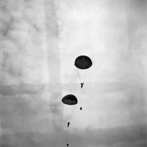 RAF Parachute Nurses. October 1948 O15033-007