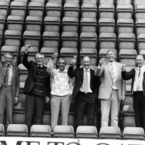 Raising their glasses are former Gateshead stars (left to right) Jacke Callender Raising their glasses are former Gateshead stars (left to right) Jacke Callender