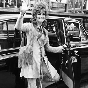 Raquel Welch Actress - May 1970 Waving as she steps into taxi after arriving