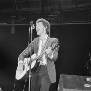 Ray Davies, sings as he fronts The Kinks at The Reading Festival, 1981 Ray Davies, sings as he fronts The Kinks at The Reading Festival, 1981