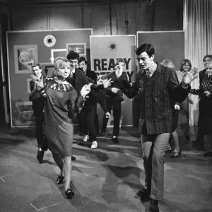 Ready Steady Go - Teenage TV pop music and dancing show aired on ATV TV from 1963-1966 Ready Steady Go - Teenage TV pop music and dancing show aired on ATV TV from 1963-1966
