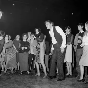 Ready Steady Go - Spettacolo televisivo di musica pop e danza per adolescenti su ATV TV dal 1963-1966. Ready Steady Go - Spettacolo televisivo di musica pop e danza per adolescenti su ATV TV dal 1963-1966.