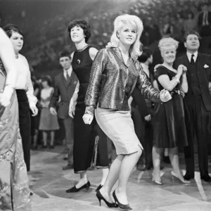 Ready Steady Go - Teenage TV pop music and dancing show on ATV TV from 1963-1966 Ready Steady Go - Teenage TV pop music and dancing show on ATV TV from 1963-1966