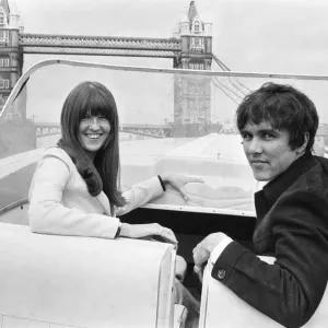 Ready Steady Go - Teenage TV pop music and dancing show on ATV TV from 1963-1966 Ready Steady Go - Teenage TV pop music and dancing show on ATV TV from 1963-1966
