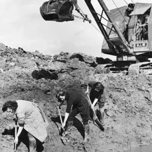 Recruits of the Womens Land Army digging at a site beside the river her Flint