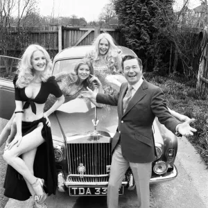 Reg Varney, actor, poses with three models, Lia, Flanagan and Vee Brooks Reg Varney, actor, poses with three models, Lia, Flanagan and Vee Brooks