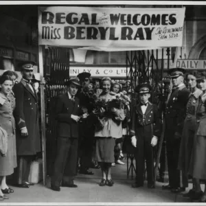 The Regal Welcomes Miss Beryl Ray Print (01053)