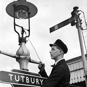 Relief porter Peter Kelly at work at Tutbury Station, October 1957