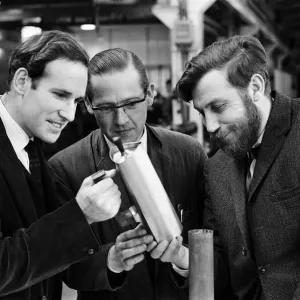 Famosa en todo el mundo por sus armamentos, Vickers Engineering Group Research.