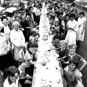 Bewohner des Dumpling Hall Estates, Denton Burn traten auf eine der ersten Bewohner des Dumpling Hall Estates, Denton Burn traten auf eine der ersten