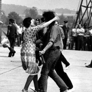 RETURNING SERVICEMAN IS REUNITED WITH LOVED ONE AT BRIZE NORTON AFTER THE FALKLANDS WAR RETURNING SERVICEMAN IS REUNITED WITH LOVED ONE AT BRIZE NORTON AFTER THE FALKLANDS WAR