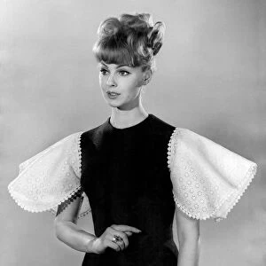 Reveille Fashion. April 1962 P011080