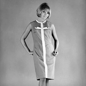 Reveille Fashions 1965: Marilyn Rickards. June 1965 P007767