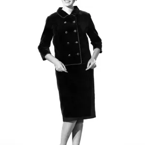 Reveille Fashions 1965: Vivienne Cornwall. January 1965 P006727 Reveille Fashions 1965: Vivienne Cornwall. January 1965 P006727