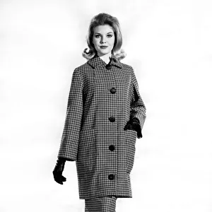 Reveille Fashions: Maureen. January 1964 P009440
