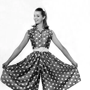 Reveille Fashions. Susie Scott. April 1960 P008972
