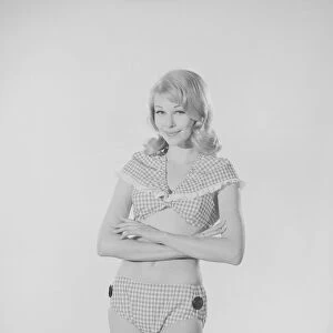 Reveille Model Jo Waring modelling the latest 1960s fashion for the beach. Circa May 1961