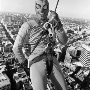Richard Branson dressed as spiderman leaves the top of Centre Point. 2nd November 1985 Richard Branson dressed as spiderman leaves the top of Centre Point. 2nd November 1985