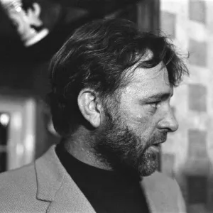 Richard Burton and Elizabeth Taylor visiting Merton College, Oxford Richard Burton and Elizabeth Taylor visiting Merton College, Oxford