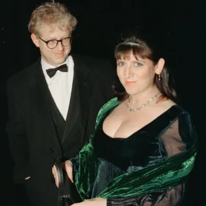 Richard Curtis und sein Partner Emma Freud erscheinen für die Londoner Kritiker-Verband des Films Richard Curtis und sein Partner Emma Freud erscheinen für die Londoner Kritiker-Verband des Films