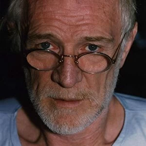 Richard Harris actor - with beard and spectacles A©Mirrorpix