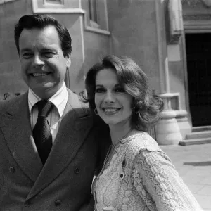 Robert Wagner and Natalie Wood photographed in London, the couple have a libel case Robert Wagner and Natalie Wood photographed in London, the couple have a libel case