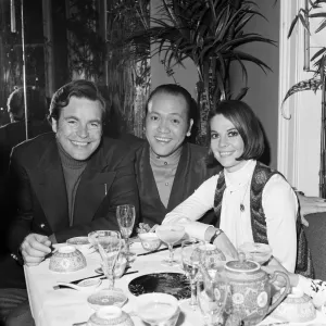 Robert Wagner and wife Natalie Wood drink champagne at the Singing Bamboo Oriental Robert Wagner and wife Natalie Wood drink champagne at the Singing Bamboo Oriental