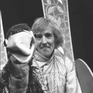 Rod Hull and Emu at Pantoland Rehearsals Print 1976 Rod Hull and Emu at Pantoland Rehearsals Print 1976
