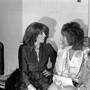 Rod Stewart and The Faces tour of America, Singer Rod Stewart talking with two women